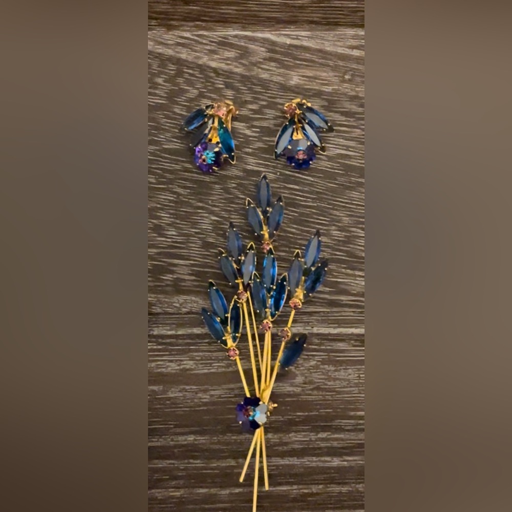 True Vintage Set:Juliana Marquis Stones With Delicate Blue Rivoli Stones Golden